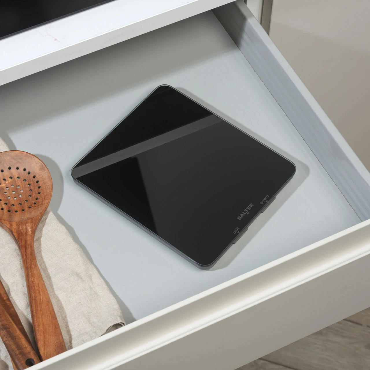 Salter Ghost And Phantom Digital Kitchen Scale, White/Black 8 Salter Ghost And Phantom Digital Kitchen Scale, White/Black - Image 6