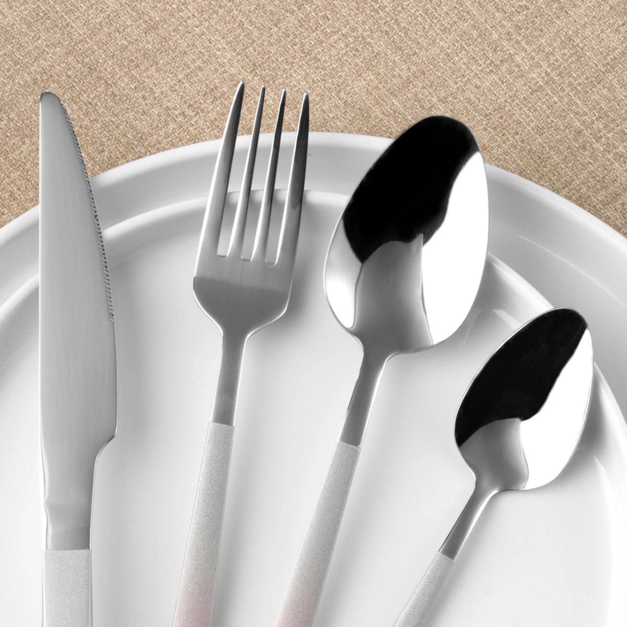 Salter Ombre Collection 16-Piece Stainless Steel Cutlery Set, With Knife, Fork, Spoon, Teaspoon, Silver/Champagne 13 Salter Ombre Collection 16-Piece Stainless Steel Cutlery Set, With Knife, Fork, Spoon, Teaspoon, Silver/Champagne - Image 11