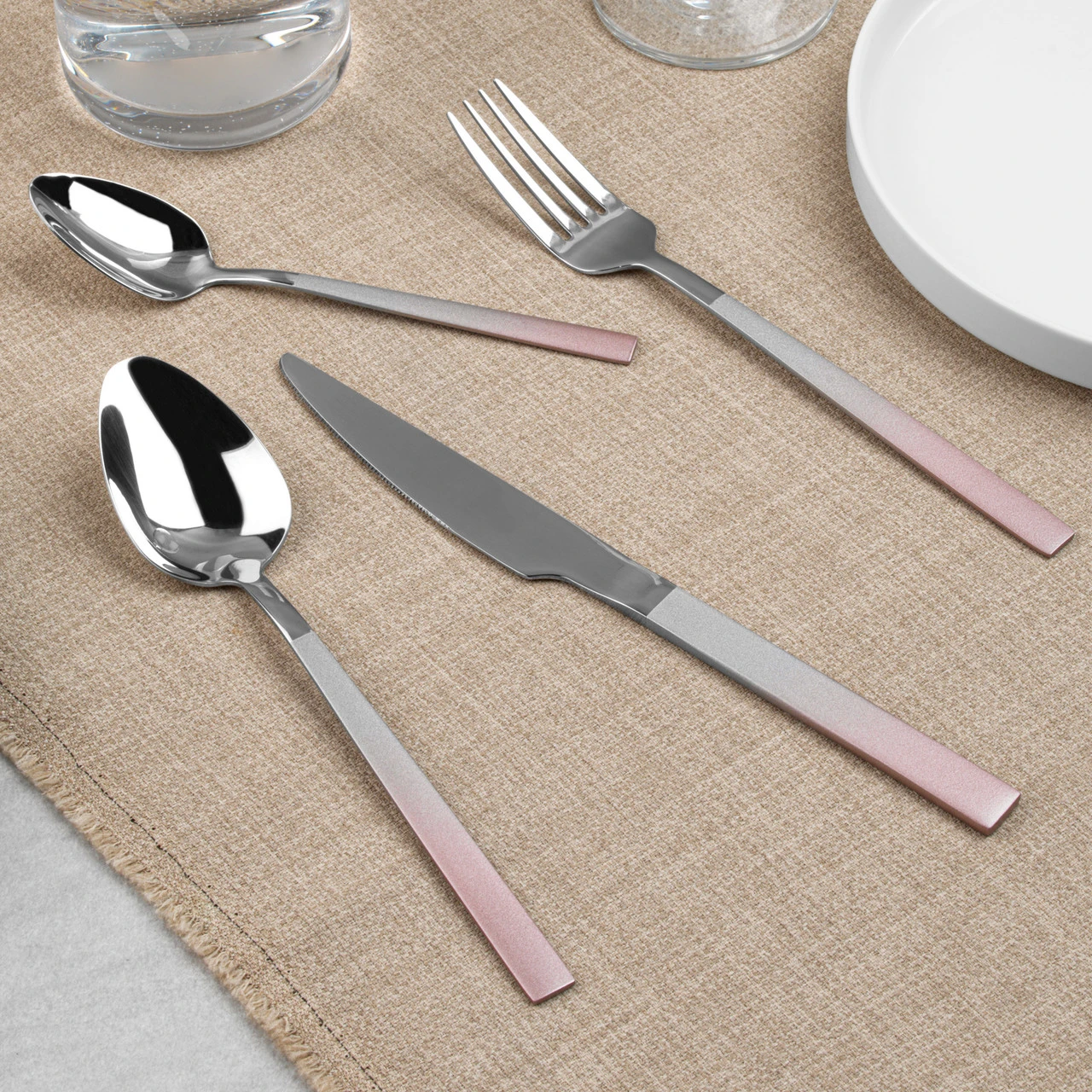 Salter Ombre Collection 16-Piece Stainless Steel Cutlery Set, With Knife, Fork, Spoon, Teaspoon, Silver/Champagne 5 Salter Ombre Collection 16-Piece Stainless Steel Cutlery Set, With Knife, Fork, Spoon, Teaspoon, Silver/Champagne - Image 3