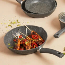 Salter Easy Pour 28 Cm Frying Pan 15 Salter Easy Pour 28 Cm Frying Pan -Salter easy pour 28 cm frying pan salter bw08984ar 5054061358438 01259.1698134038