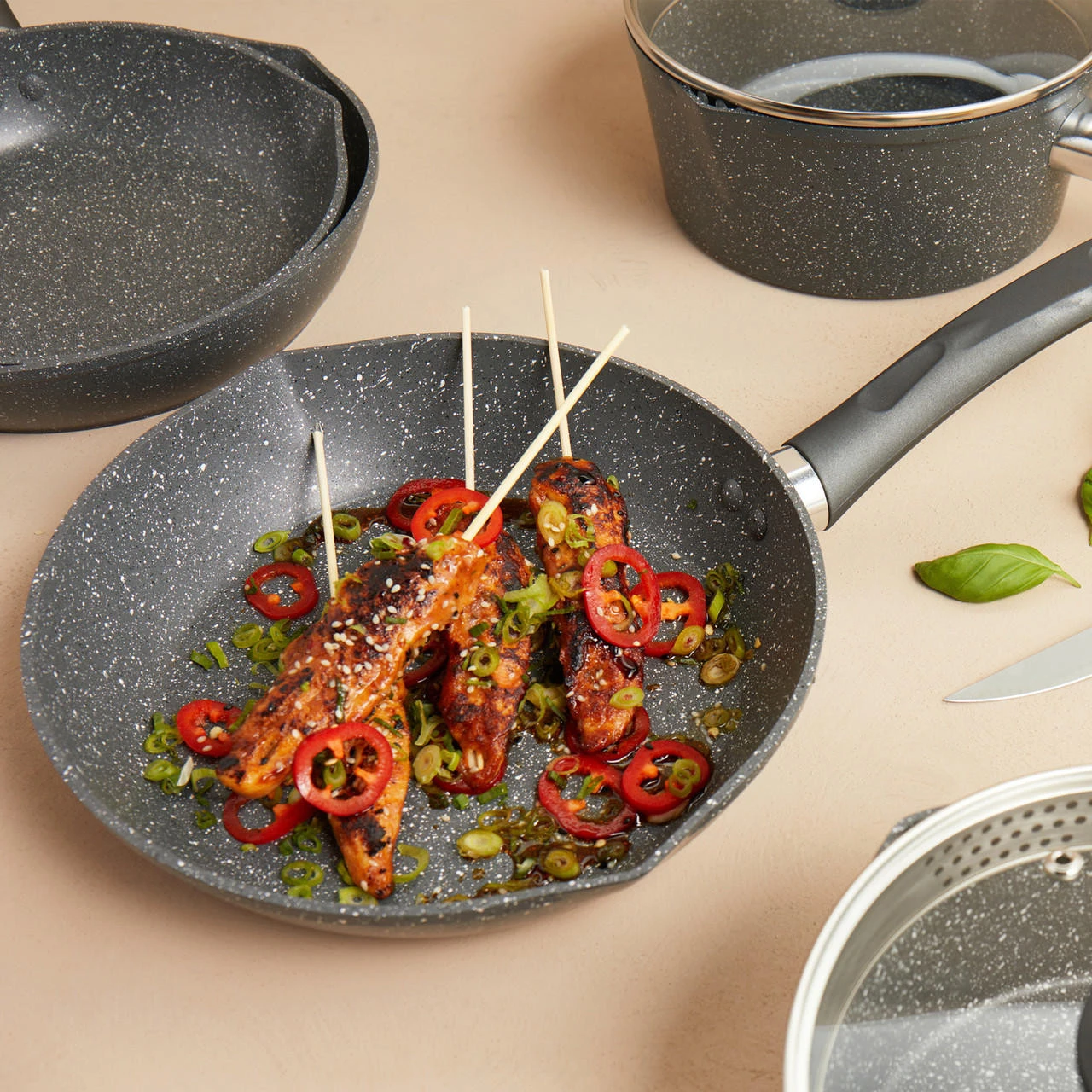 Salter Easy Pour 28 Cm Frying Pan 4 Salter Easy Pour 28 Cm Frying Pan - Image 2