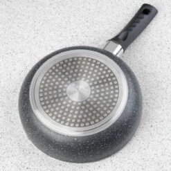 Salter EasyPour Egg Pan -Salter easypour egg pan salter bw09339ar 5054061361988 17460.1698134038