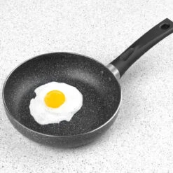 Salter EasyPour Egg Pan -Salter easypour egg pan salter bw09339ar 5054061361988 65141.1698134038