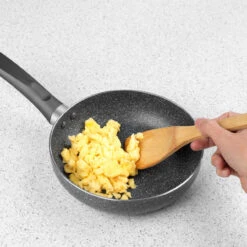 Salter EasyPour Egg Pan -Salter easypour egg pan salter bw09339ar 5054061361988 91763.1698134038