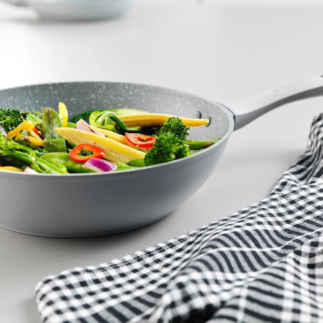 Salter Marblestone 28cm Non-Stick Stir Fry Pan - Grey 5 Salter Marblestone 28cm Non-Stick Stir Fry Pan - Grey - Image 3