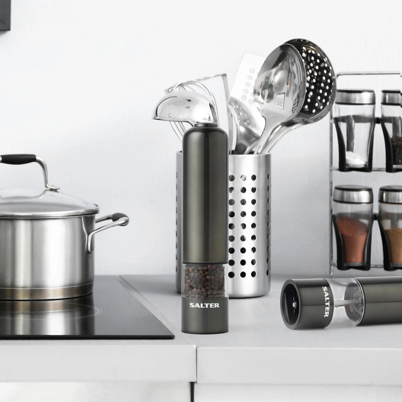 Salter Rechargeable Salt And Pepper Mills With USB Cable, Gunmetal 8 Salter Rechargeable Salt And Pepper Mills With USB Cable, Gunmetal - Image 6